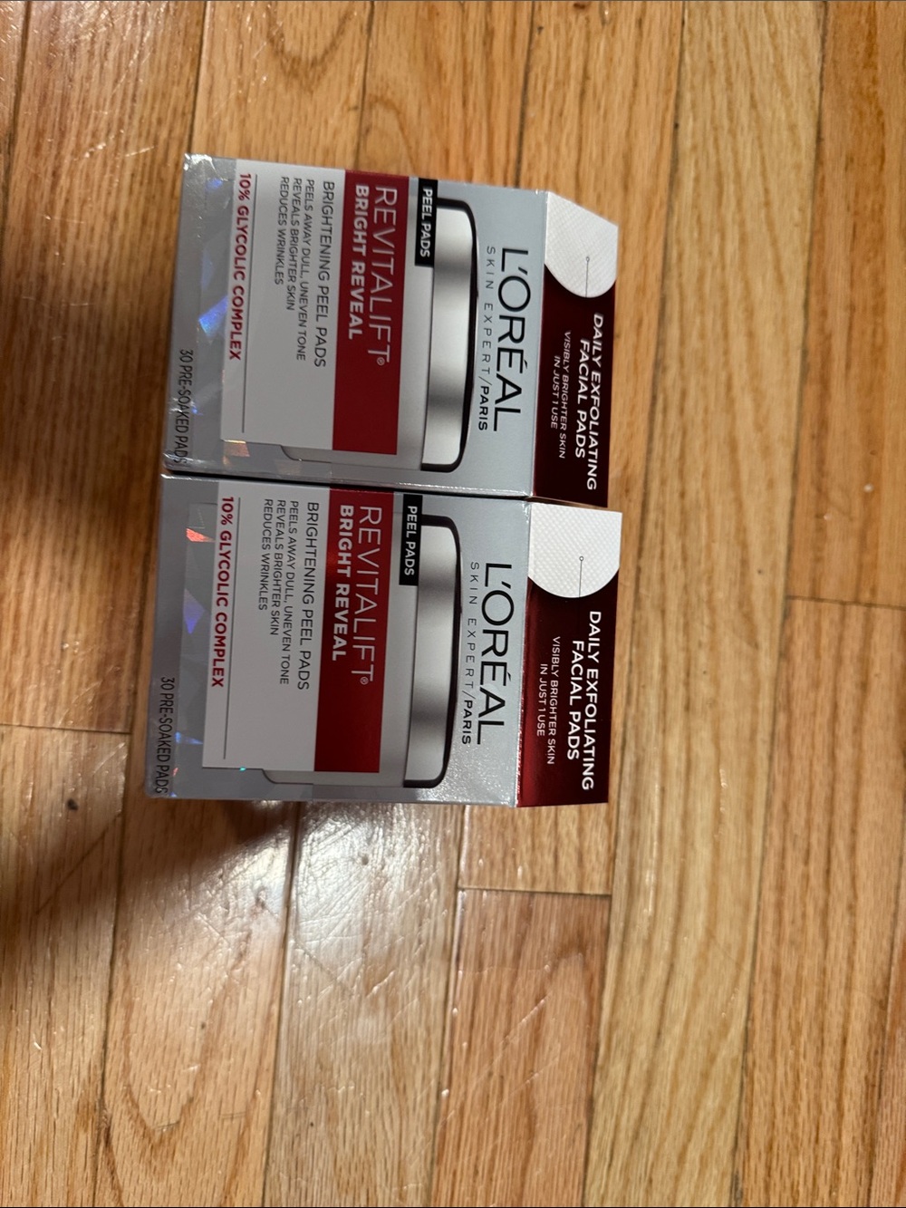 L'Oréal Revitalift Bright Reveal Exfoliating Facial Pads - White, Red